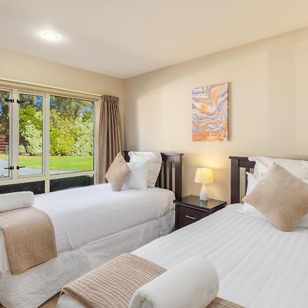 The Meadows Villa Christchurch Esterno foto